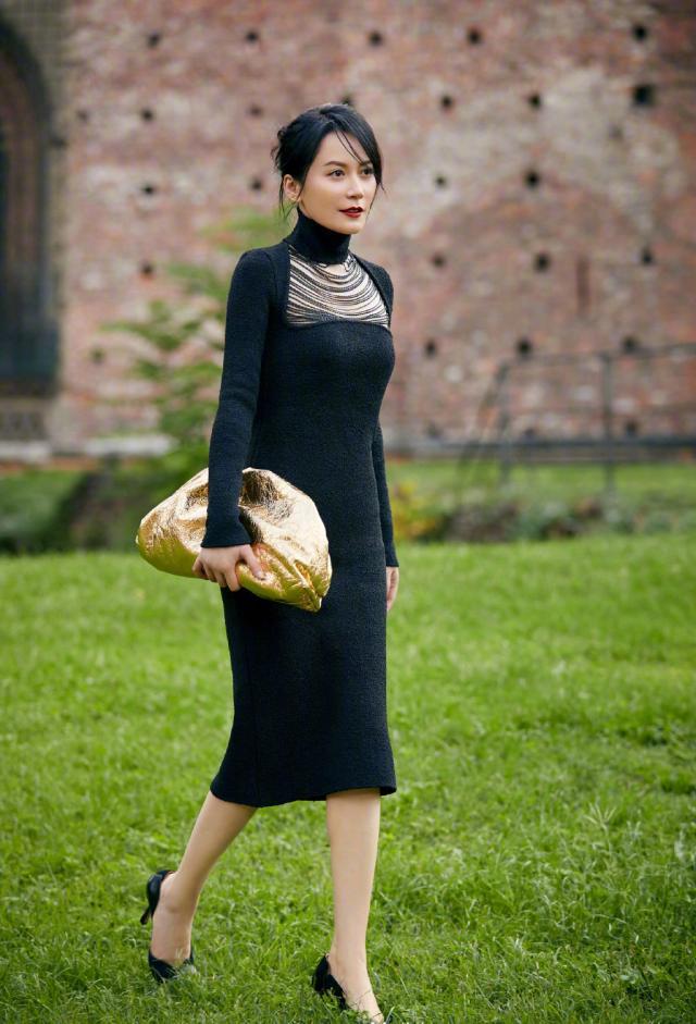 大龄女明星颜值现状，蔡明脸僵了刘嘉玲腰像水桶，许晴算自然老？