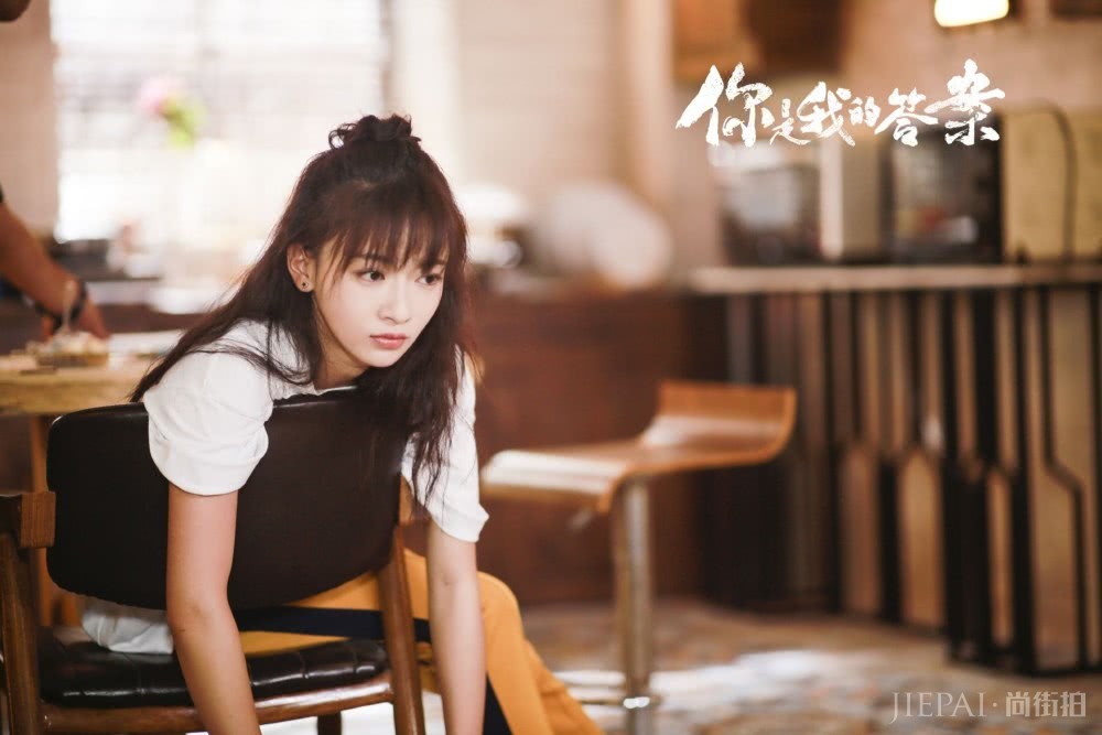 白小鹿在《你是我的答案》中穿得也太美了吧,看剧都觉得超养眼