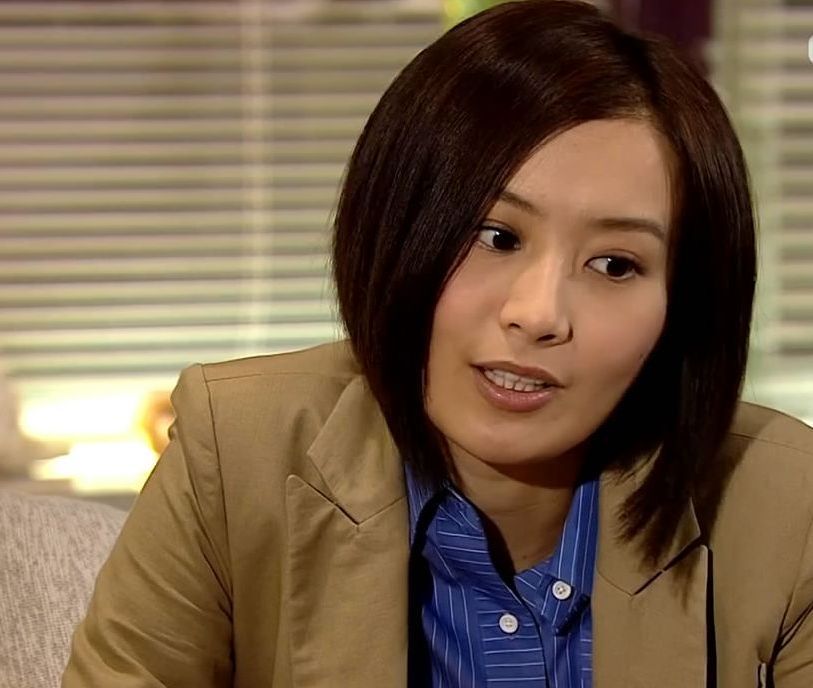 她因选美比赛被TVB签下,嫁入豪门后被抛弃,如今嫁给了法国人