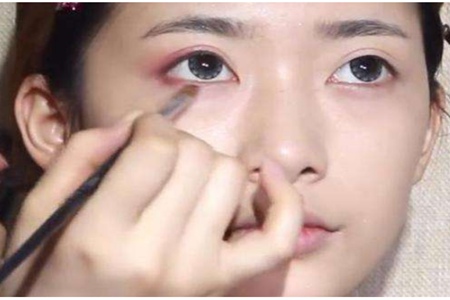 1570856692505422.jpg 女生最详细七个化妆步骤,入门初学者需要的方法