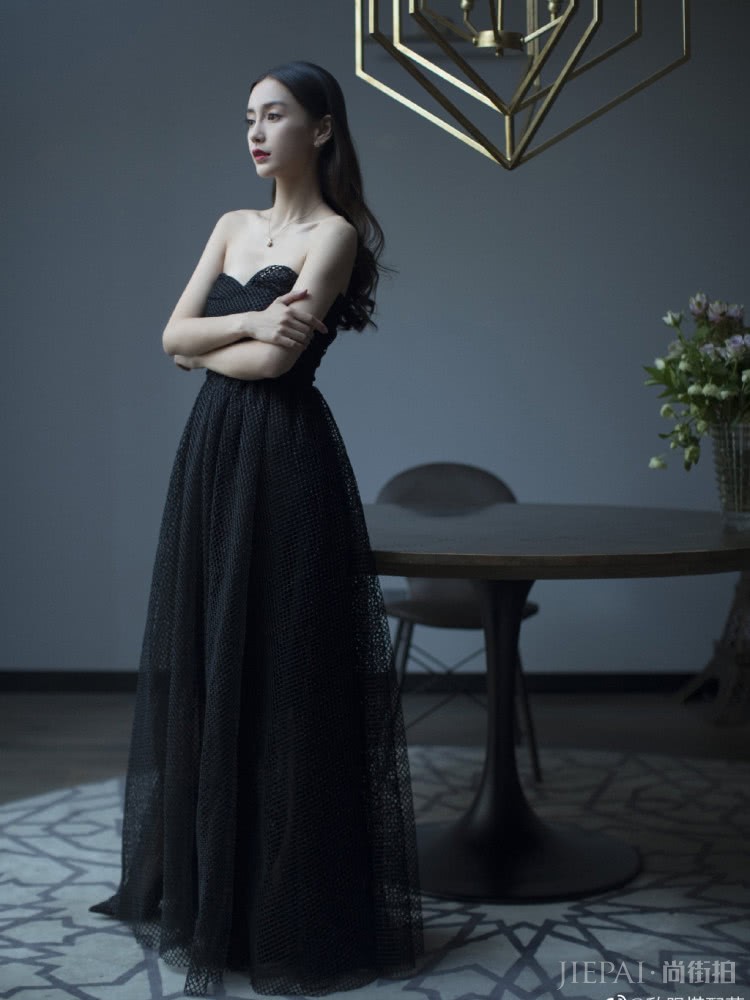 ANGELABABY颜值高还任性,挑战大背头造型意外穿成五五分?