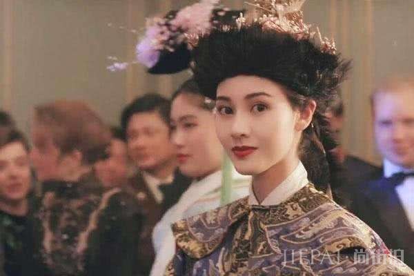 李嘉欣当年有多美？被称全港富太的“公敌”，今49岁依旧韵味扑鼻