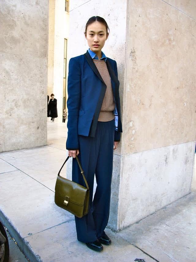 欧美街拍:适宜秋冬的经典元素越简单越好搭,优雅又随性