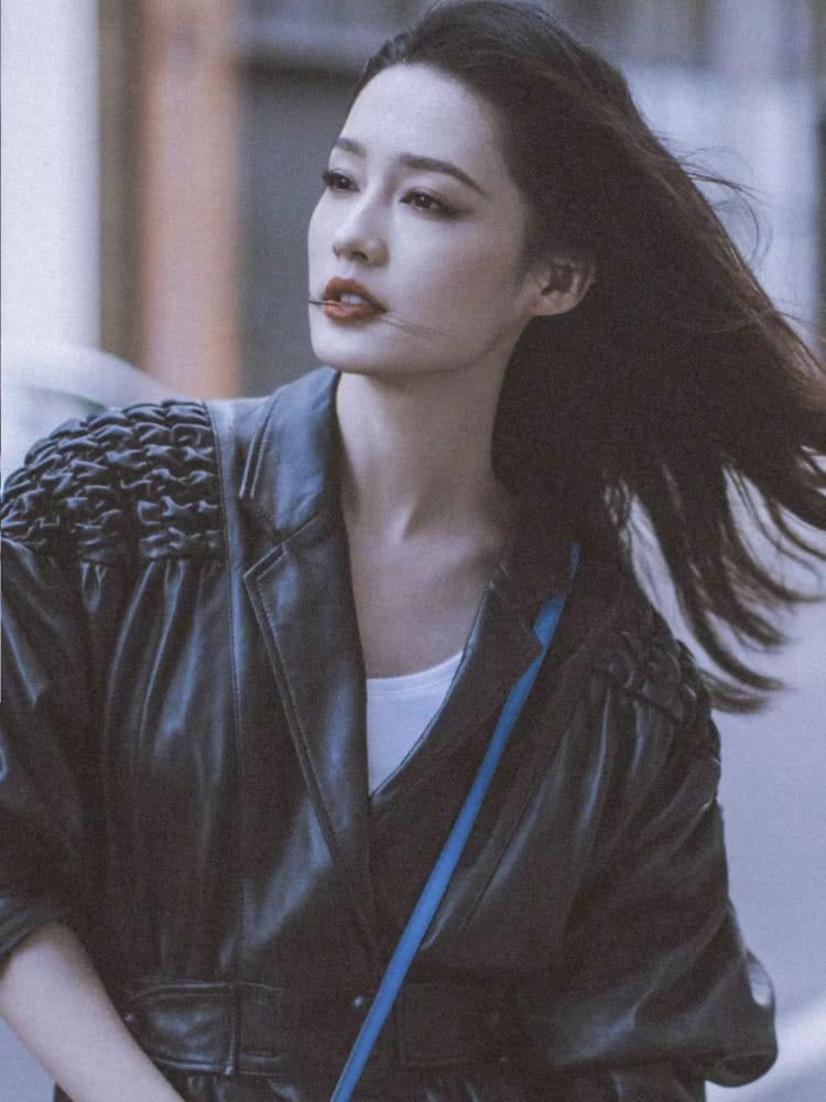 神反转,本以为张子枫是乖乖女,没想到还有另一副孔超A面孔