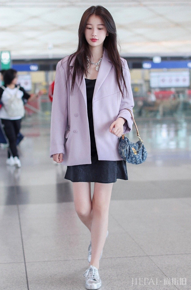 虞书欣穿衣这块儿真的太会搭了,私服造型甜美又可爱