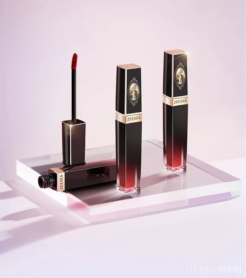 豆沙色、梅子色都靠边,今年最火的口红色是它