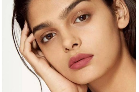 1555660617722548.jpg 女生口红叠加出新色号,百变唇色的化妆方法