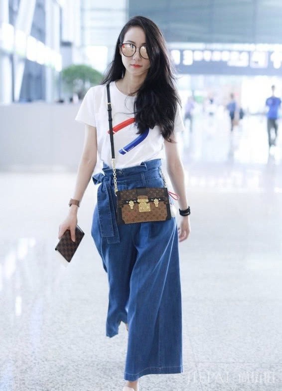 美女明星们的日常穿搭,首选经典不过时的牛仔裤