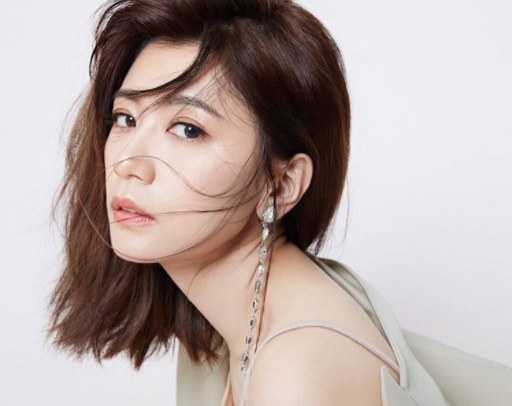 她从业30年,45岁获大奖,被刘德华评价一米七以下最美的女人