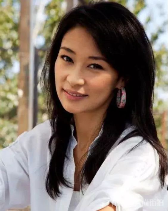 43岁马伊琍与47岁梁静近况,从闺蜜到仇人,如今差距不是一般的大