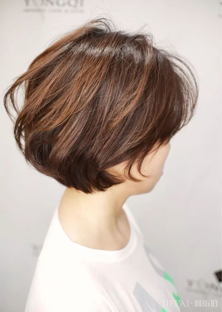 金秋流行“JJ烫”，百搭时尚不土气