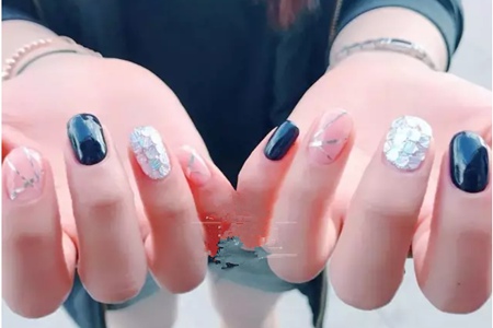 1564547765946980.jpg 金银线美甲的女性优雅,2019夏季流行的清爽图案款式