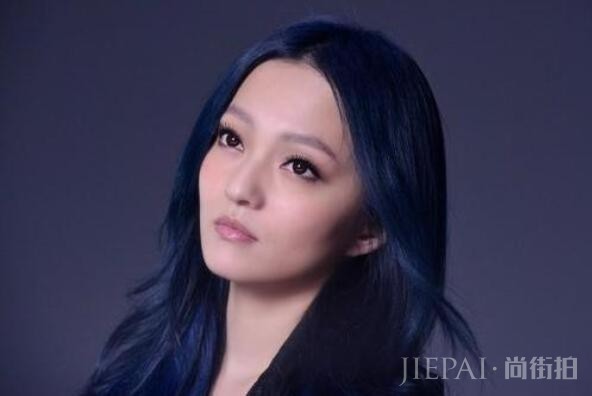 她是歌坛铁娘子，偶像剧女王，被亲妈诬陷吸毒，沉寂11年自信回归