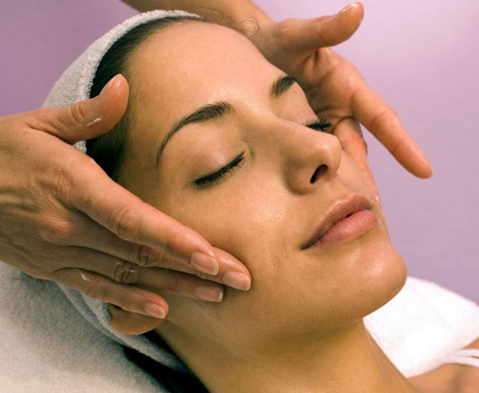 给40岁女人的逆龄建议：护肤三要，穿搭两不要，拒做“大妈”