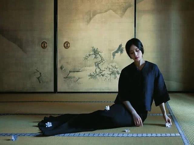 刘诗诗产后首现身,古风侧颜美极了,素颜女神不是吹的