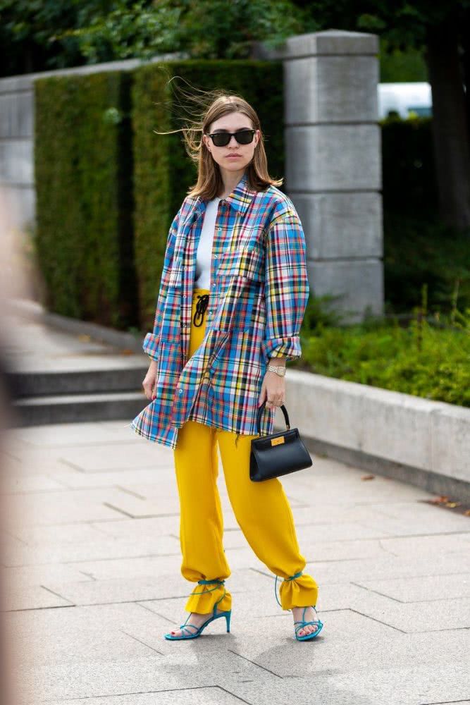 别再说155小个子不好买衣服,GET这5种穿搭超显高