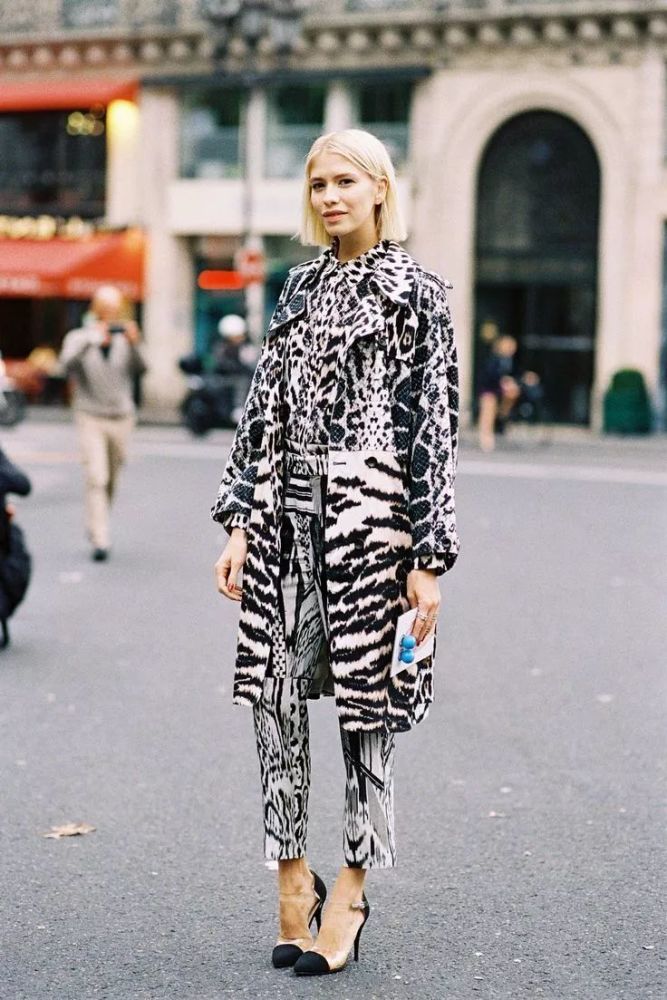 别再说155小个子不好买衣服,GET这5种穿搭超显高