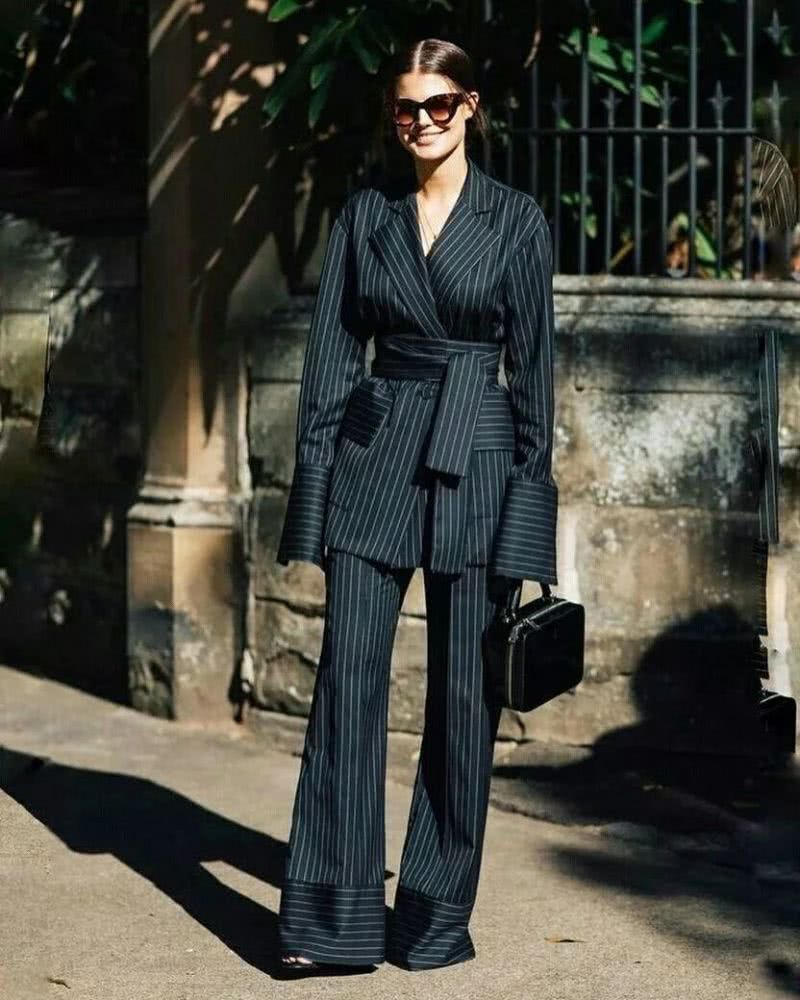 别再说155小个子不好买衣服,GET这5种穿搭超显高