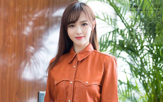 事业感情双丰收的唐嫣,身穿“果冻群”网友:太扎眼仙女下凡啊