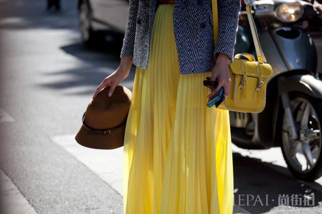 1569726555744751.jpeg 秋天裙子怎么搭配,这样搭配好看又保暖,很实用