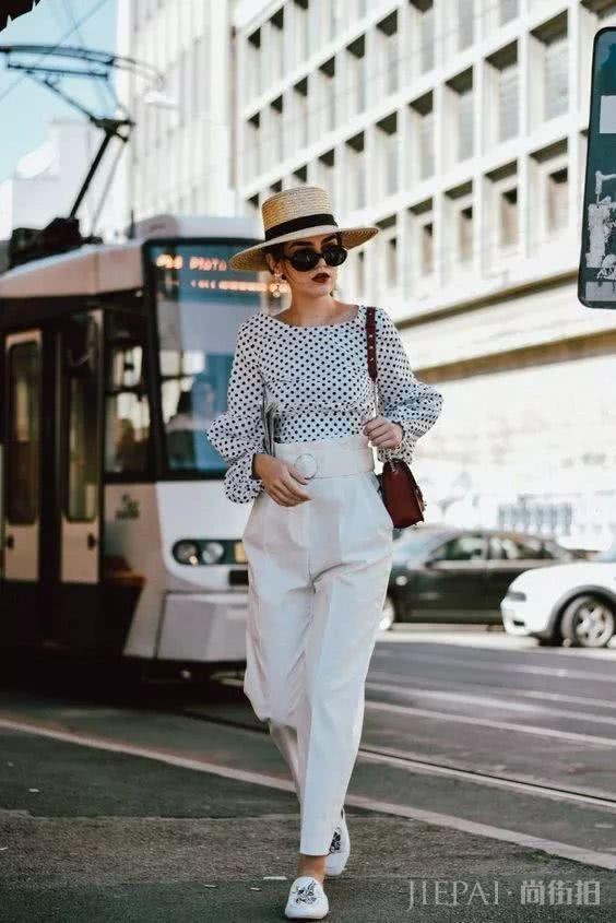 欧美街拍：潮人穿这3条裤子，时髦又有档次