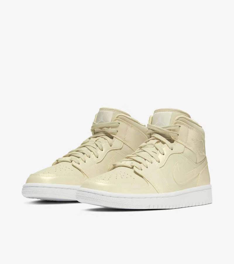 淡淡奶油黄!这款 Air Jordan 1 Mid Se 看起来太舒服啦!
