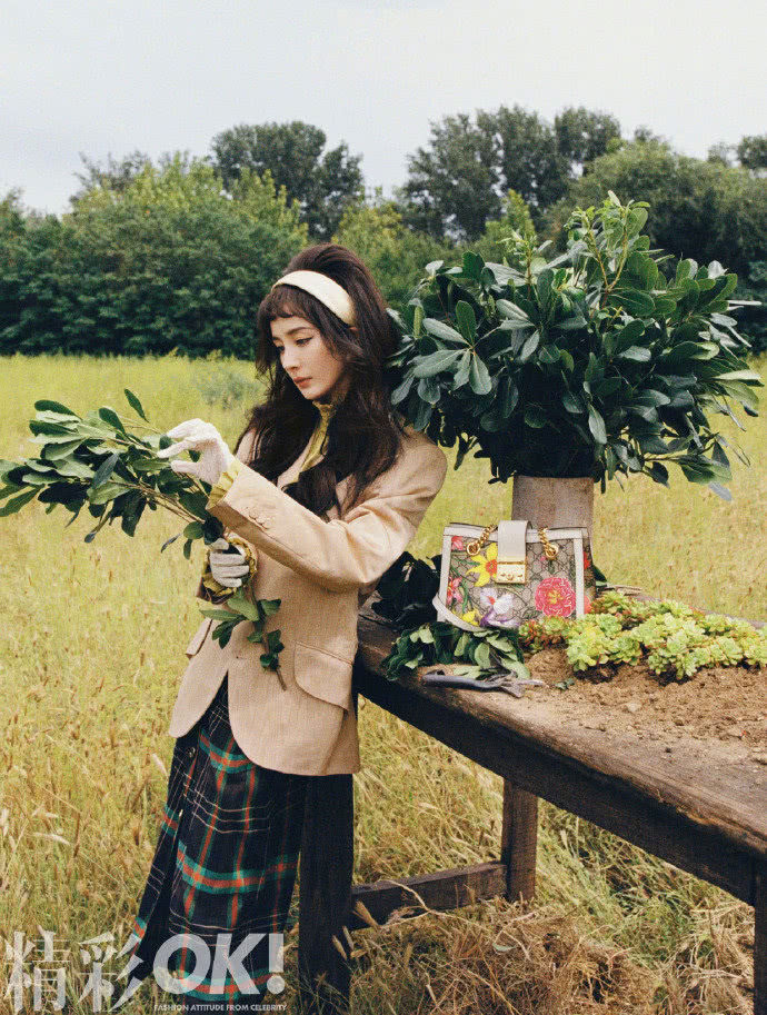 杨幂登时尚杂志挑战复古风造型,时尚女王果然名不虚传