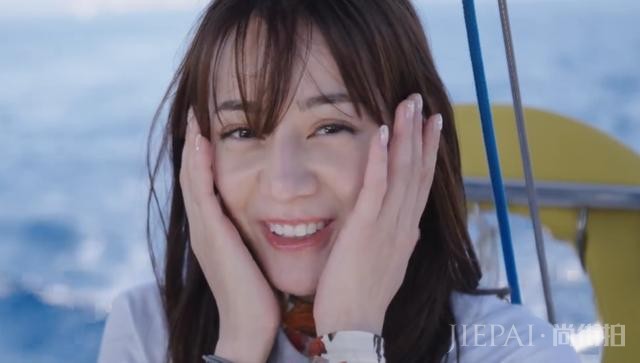 迪丽热巴也脸崩了?新节目开播法令纹遮不住,网友直呼:不扛老