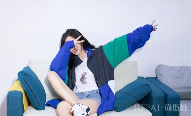 杨幂、ANGELABABY穿同一件外套,一个时髦一个甜美,好都美!