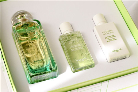 1554804937113398.jpg 香水清爽梦幻,轻盈质感才是少女选择