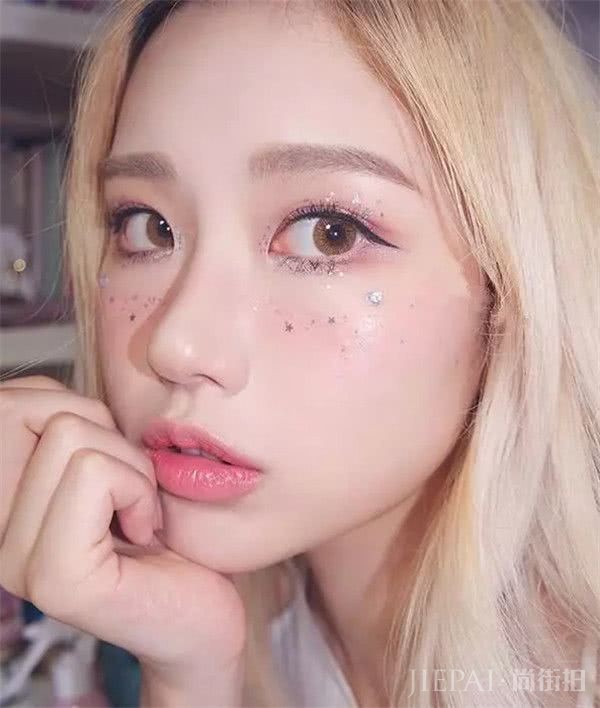 做到这3点的女生,不仅皮肤水润,妆容也自然、服帖