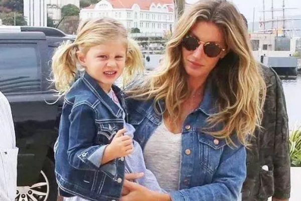 辣妈潮娃穿搭法则“大揭秘”，假期带娃出门美美的浪