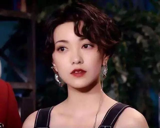 女星玩转港风妆,乔欣变化大,刘亦菲似画上美人!