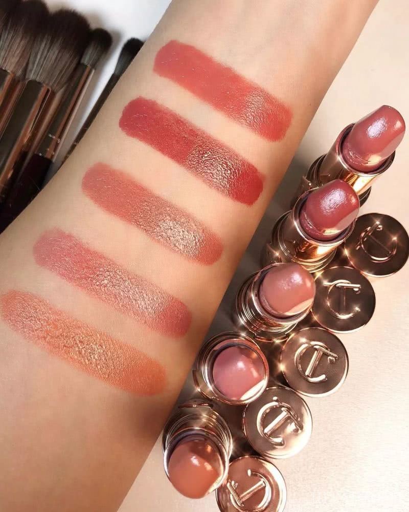 豆沙色、梅子色都靠边,今年最火的口红色是它