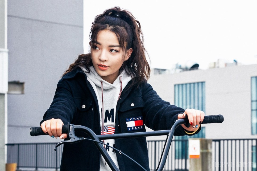 小鬼-王琳凯、VaVa演绎,Tommy Jeans最新单品感受下?!