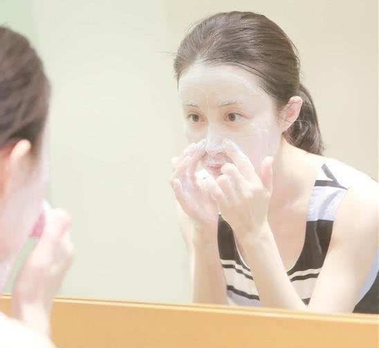 会化妆更要会卸妆,不然下一个烂脸的就是你