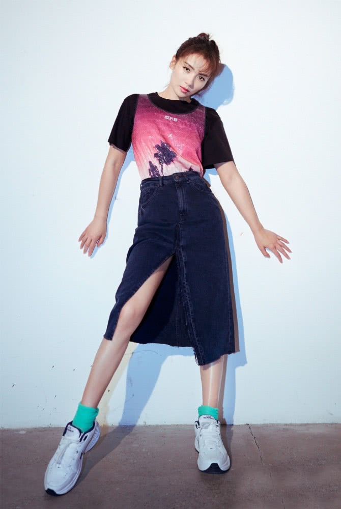 刘涛穿西装配亮片长裤，显高还个性十足