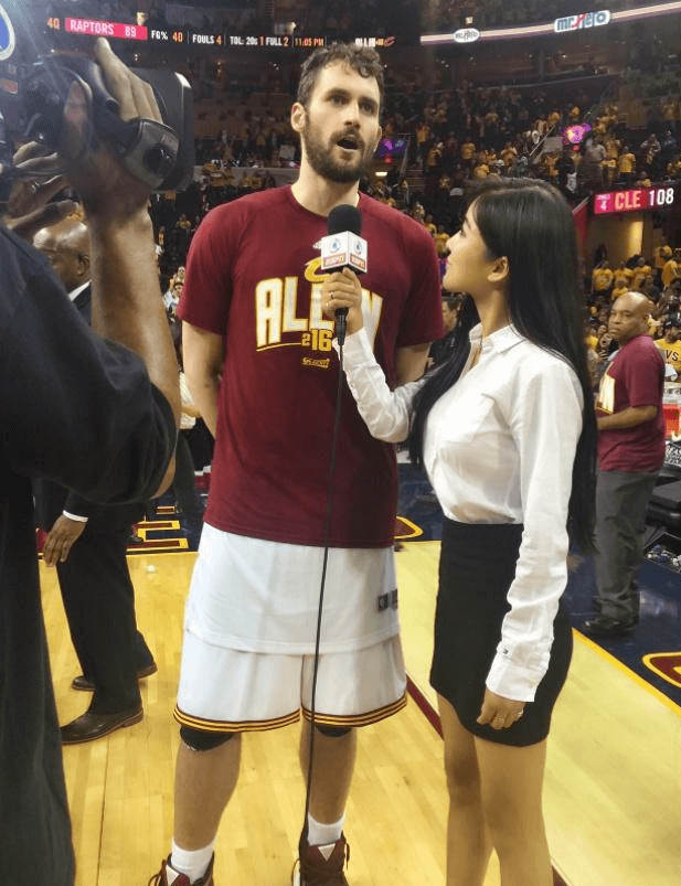 最美女主播周玲安,曾嫁大17岁美国副总,32岁依旧清纯却无人追