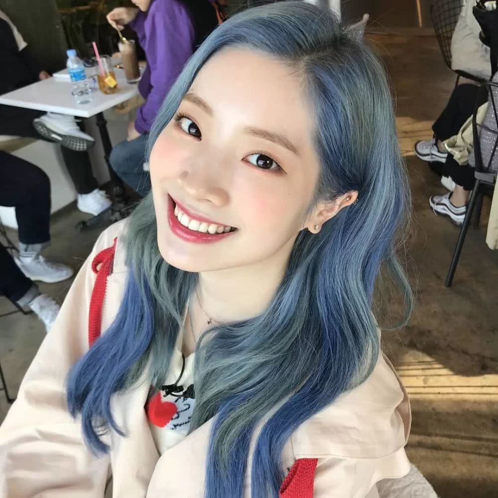 秋冬最火发型,要像LISA、杨超越这样色儿的才够美