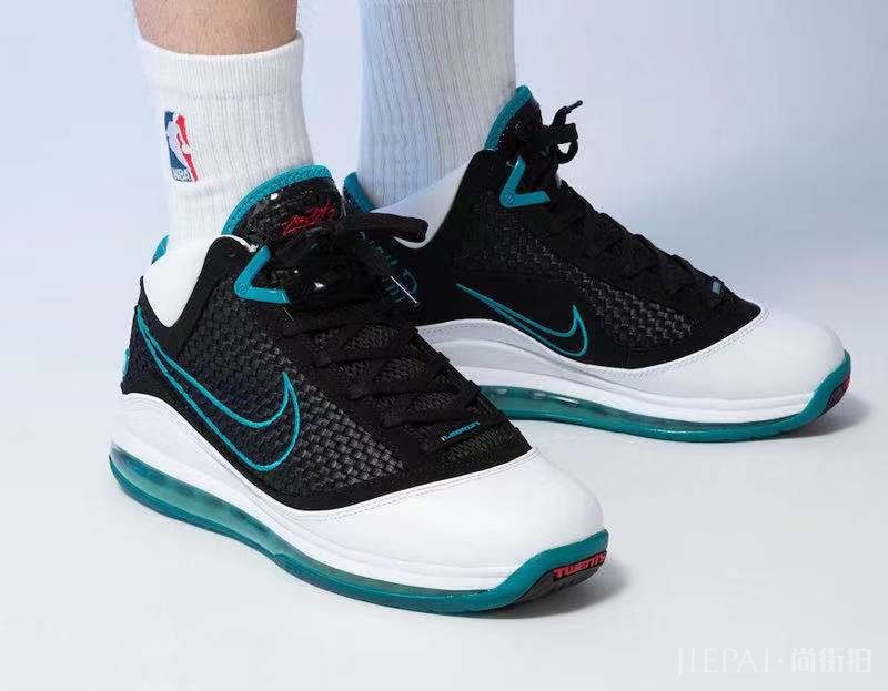 发售日期已确定!LeBron 7 经典红毯配色月底归来!
