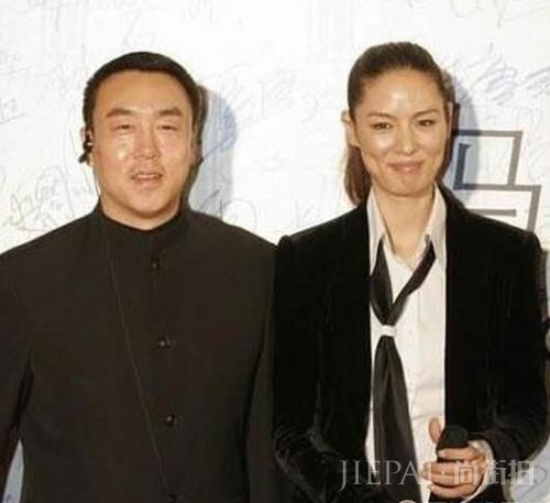 曾是“中国第一模特”,嫁给央视导演后离婚,45岁去乡下种植蘑菇