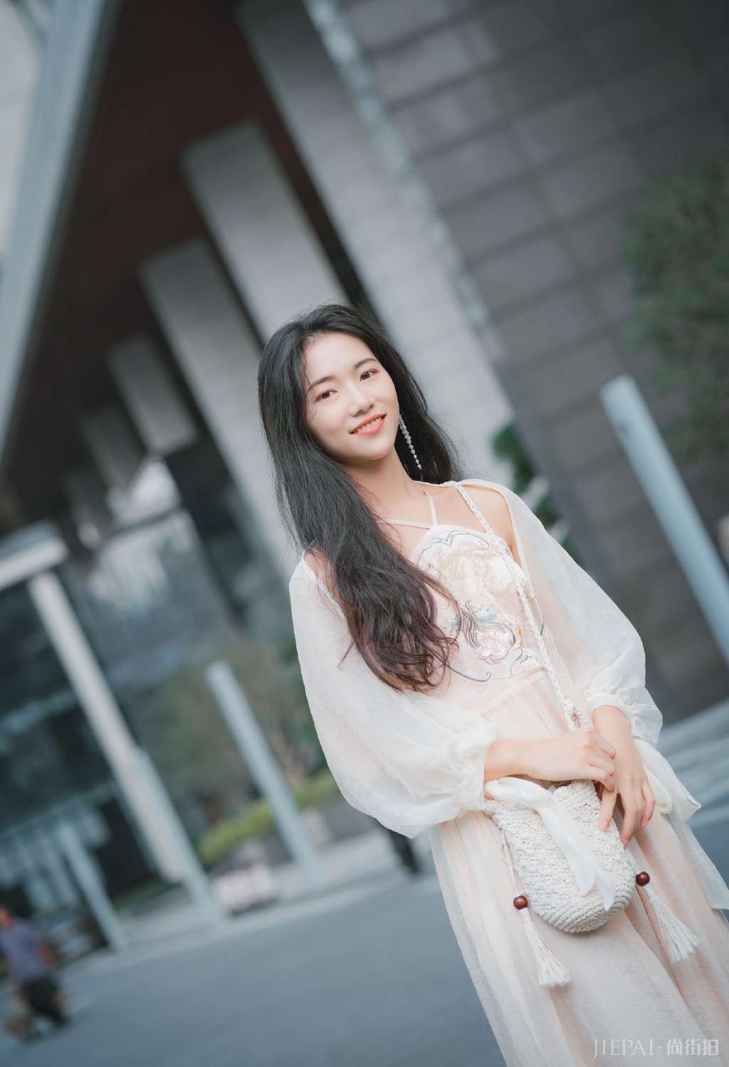 吊带裙抹胸美女优雅气质撩人写真图片