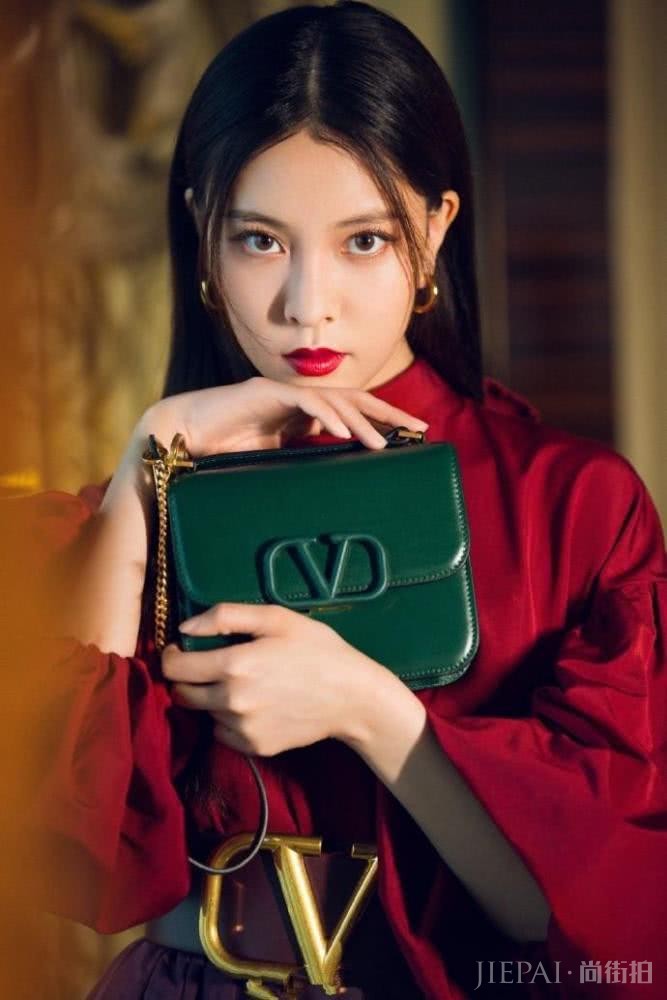 宋妍霏私服穿搭简约时尚温柔慵懒，不愧为新生代带货女王