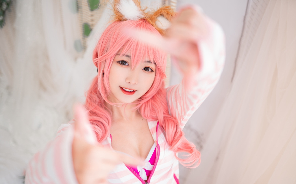 性感美女黑丝美腿COSPLAY诱人写真图片