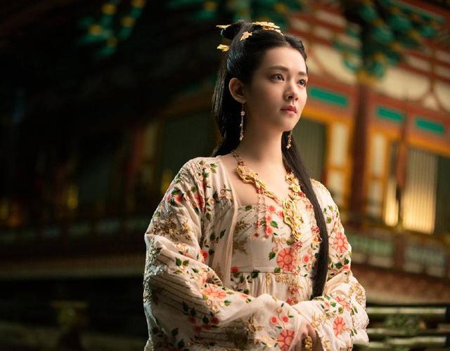 盘点被“加戏”质疑坑了的明星：罗云熙被骂上热搜，她被P遗照