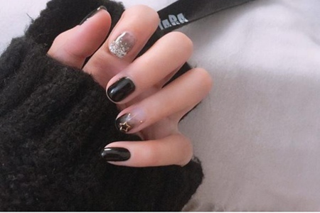 2019最洋气的黑色美甲图片，流行美甲款式大集合