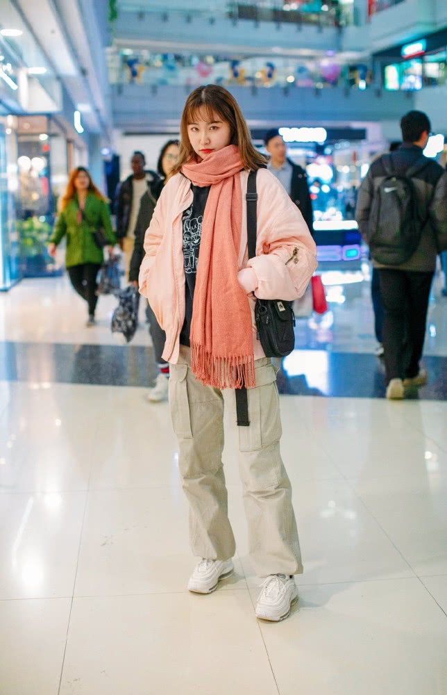 别羡慕潮GIRL啦!你和酷酷的工装女孩,你就差这一套小心机哦