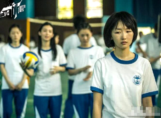 周冬雨吃泡面却被指“炫富”?看清旁边的配菜:一般人吃不起!