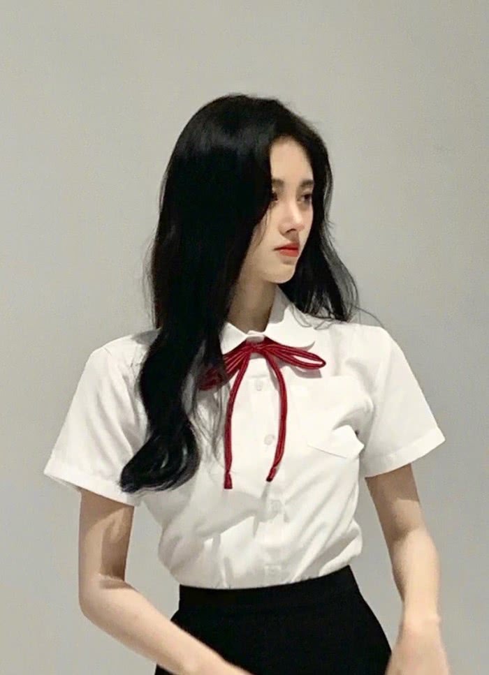 美女鞠婧祎说自己上学没人追,看到她未出道前生图照:换我也不敢下手