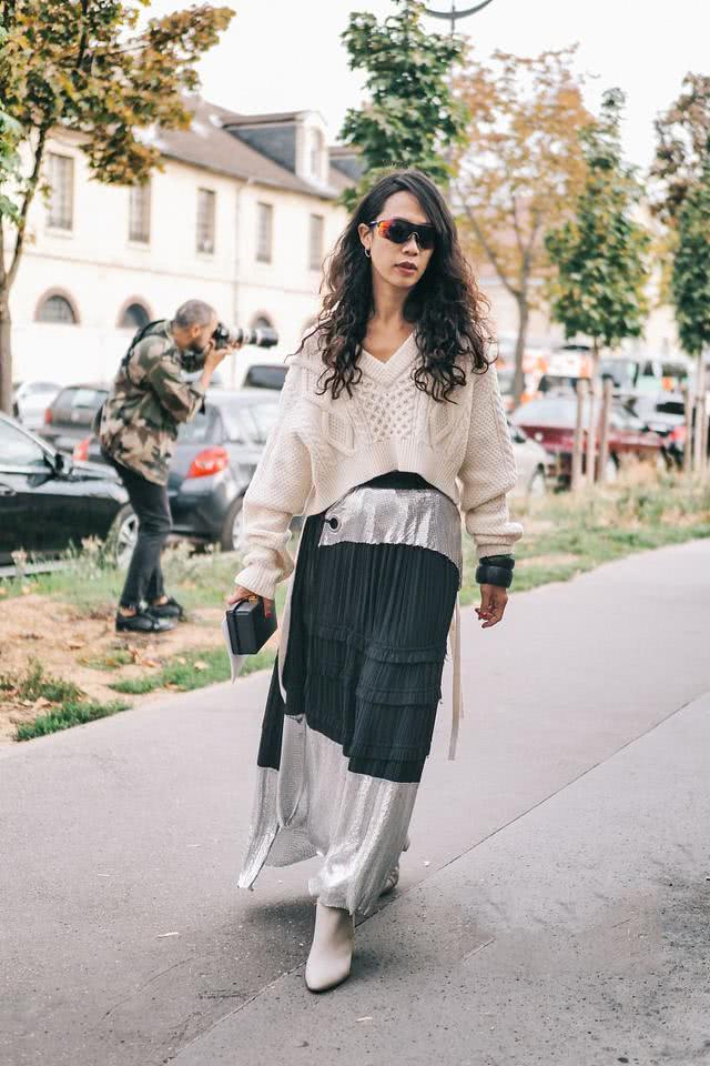 秋冬穿搭换件V领毛衣，发现不一样搭配的自己